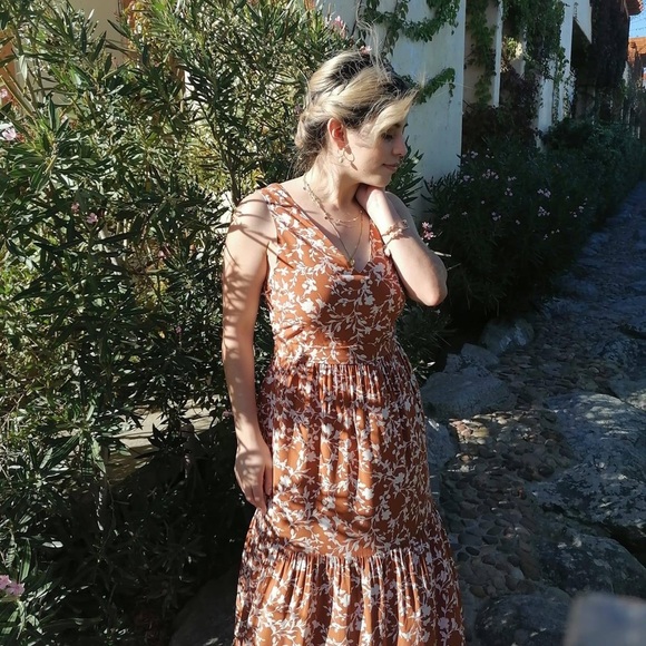 🏷NWT Floral Maxi Dress perfect for fall - Picture 1 of 4